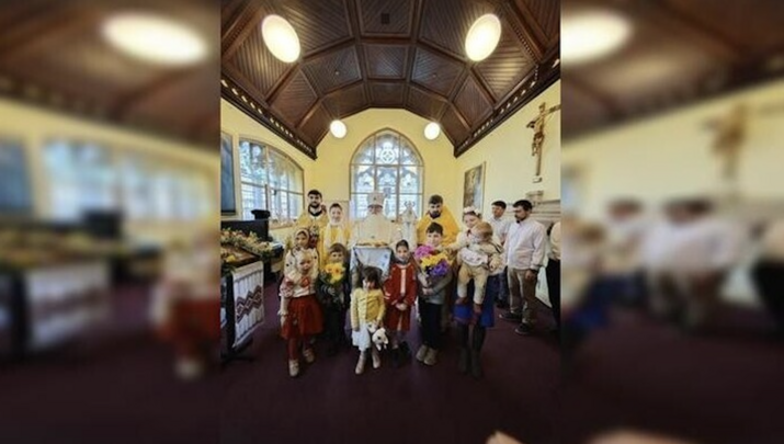 Επίσκοπος Μπόγιαρκα Βενιαμίν στη γιορτή της κοινότητας της Ουκρανικής Ορθόδοξης Εκκλησίας στην πόλη Λέττερκενι. Φωτογραφία: Τμήμα Εξωτερικών Εκκλησιαστικών Σχέσεων της Ουκρανικής Ορθόδοξης Εκκλησίας