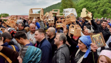 Εκατοντάδες πιστοί στη Γεωργία γιόρτασαν την αρχαία εορτή Τσατσχουρόμπα