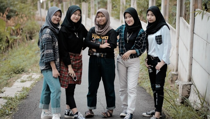 Κορίτσια με χιτζάμπ. Φωτογραφία: ChanFactory / Pixabay.com