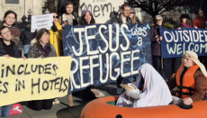 Στο Λονδίνο παρουσίασαν μια φάτνη με τον Ιησού ως «μετανάστη»