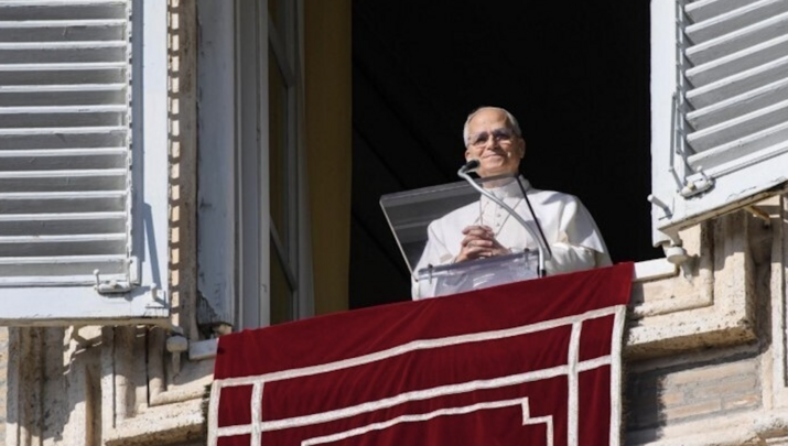 Πάπας Λέων ΙΔ' στην προσευχή στις 7 Δεκεμβρίου 2025. Φωτογραφία: Vatican Media