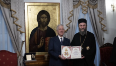 Ο Πρίγκιπας της Σερβίας παρασημοφόρησε τον Ηγούμενο της Μονής Χιλανδαρίου